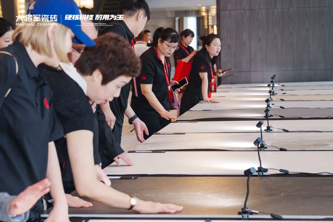 打破價格內(nèi)卷，聚焦價值升維！大將軍瓷磚重新定義瓷磚耐用標準(圖8)