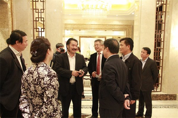 陜西省委常委延安市委書記姚引良一行蒞臨將軍企業(yè)參觀指導
(圖1)