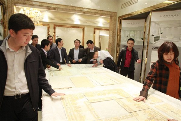 陜西省委常委延安市委書記姚引良一行蒞臨將軍企業(yè)參觀指導
(圖2)